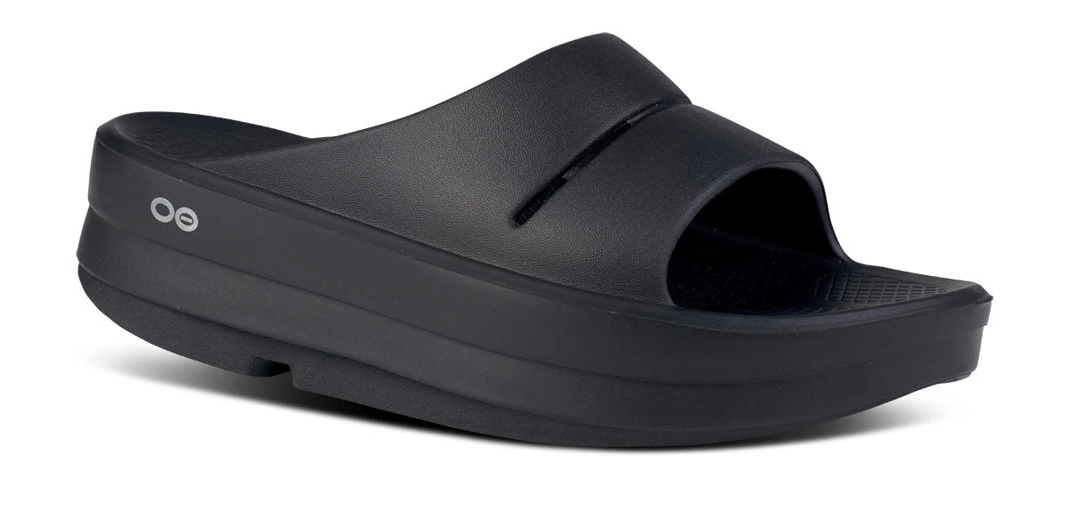 OOfos Women's OOmega OOahh Sandal - Black