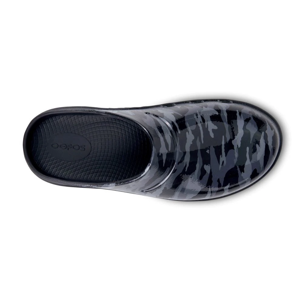 'OOFOS' Women's OOcloog Luxe Pixel Clog - Black / Camo - Image 2