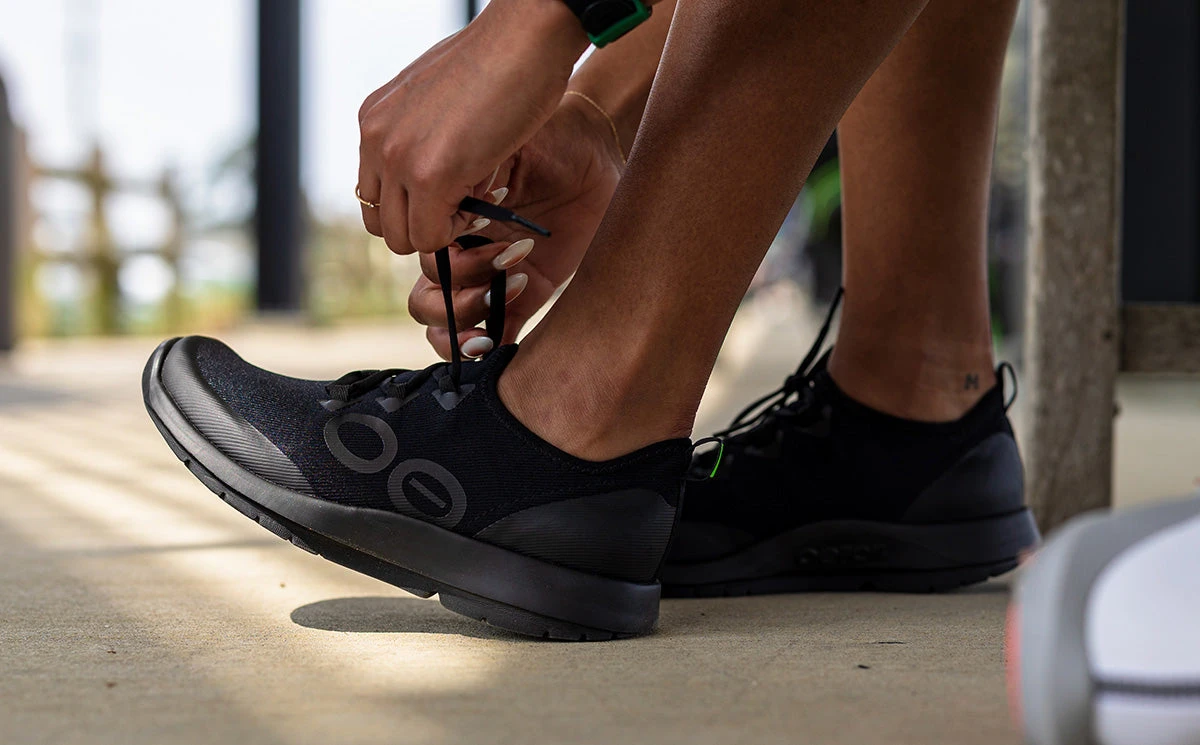 OOfos Women's OOmg Sport LS Low Shoe - Black - Image 5